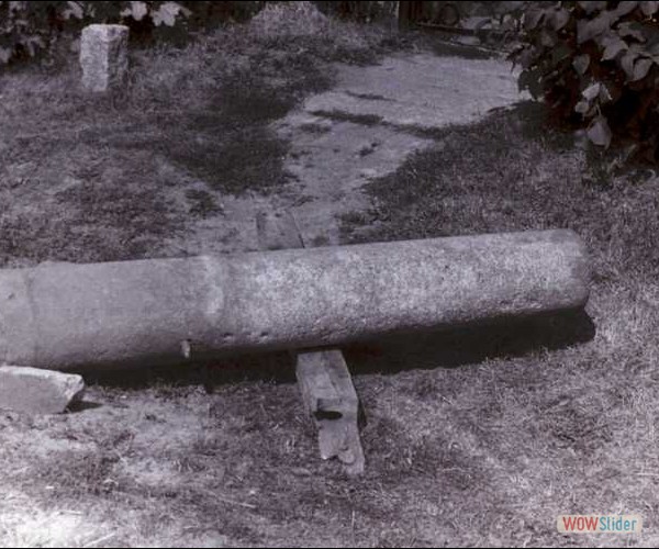 1982 - Säulenreste der Sternwarte im Dorf Remplin gefunden und zur Sternwarte zurückgebracht