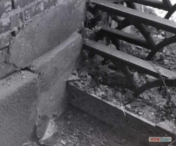 1982 - unterste Stufe der Außentreppe freigelegt